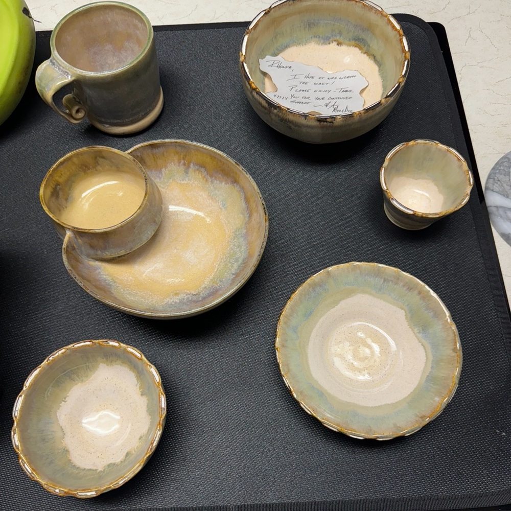 6 pieces of hand made beautiful pottery by Mudd&Bud